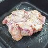 さっぱりと「鶏もも肉のソテー梅ポン酢ソースかけ」の工程1
