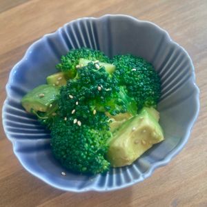 ゆかりの作ってみた!投稿(『ブロッコリーとアボカドの旨だれナムル』たれが旨い！簡単☆)