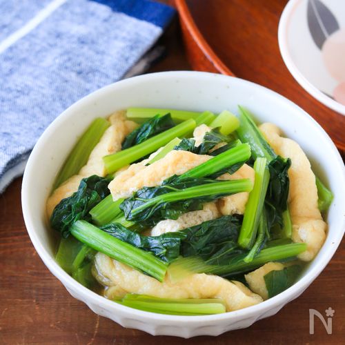 定番の副菜をだし汁で作る『小松菜と油揚げの煮浸し』