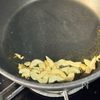 【コーン＆豚そぼろガリバタめし】やみつき注意！子どもも喜ぶ♪の工程1
