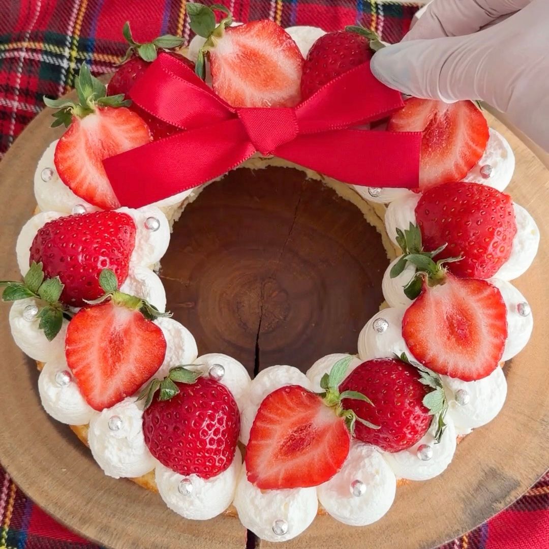 簡単！同時に2種作れる！クリスマスリース＆サンタケーキ | レシピ