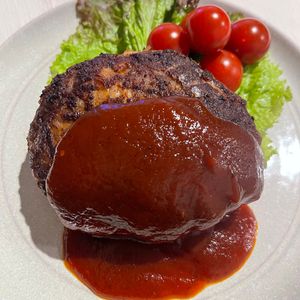 rikoの作ってみた!投稿(【絶品チーズINハンバーグ】簡単デミソース♡肉汁が溢れ出る！)