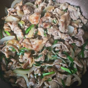 れみーの作ってみた!投稿(ワンパン10分！【豚こま肉とにらの旨ダレ炒め】ご飯すすむ♩)