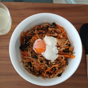 ゆの作ってみた!投稿(面倒くさくない!速攻で作れる!『そぼろビビンバ丼』)