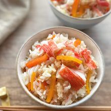 【カニカマとにんじんの炊き込みご飯】白だし／アレンジ色々！