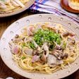 ガリバタ醤油が食欲をそそる♪『ベーコンときのこの和風パスタ』