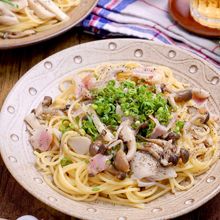 ガリバタ醤油が食欲をそそる♪『ベーコンときのこの和風パスタ』