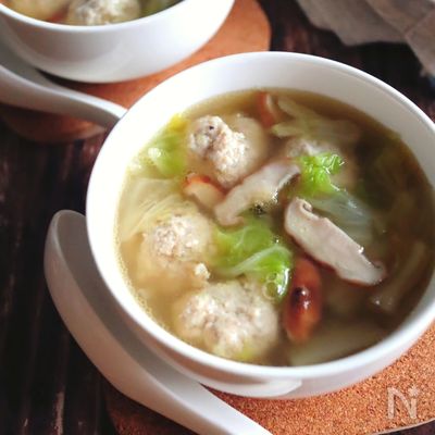 【鶏団子と白菜のうま塩にんにくスープ】染みわたる絶品スープ!
