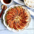 【餃子】に合う献立35選|付け合わせの副菜、スープにおつまみも!