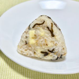 キャピタンの作ってみた!投稿(ゴロっとチーズの塩昆布握り)
