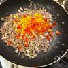 目玉焼きなしでも大満足♪【レモンを添えたエスニックそぼろ丼】の工程2