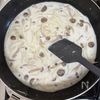鮭としめじのクリーム煮♪とろ～り旨い！味付け1つで完結♡の工程5