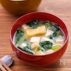 【小松菜と油揚げと豆腐のお味噌汁】シンプルにおいしい