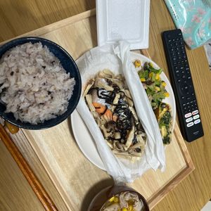 お腹空いたねこの作ってみた!投稿(【鮭ときのこの塩こんバター蒸し】レンジで完成！味付け簡単◎)