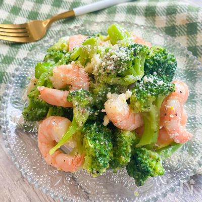 見た目も味お洒落!海老とブロッコリーのチーズペッパーサラダ☆