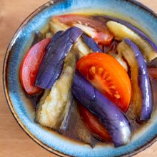 【リピ確定】レンジだけ！じゅわとろ茄子とトマトの和風マリネ