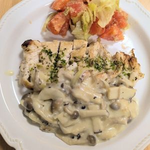 ゆいの作ってみた!投稿(【きのこソースのチキンステーキ】鶏むね肉がしっとり柔らか！)
