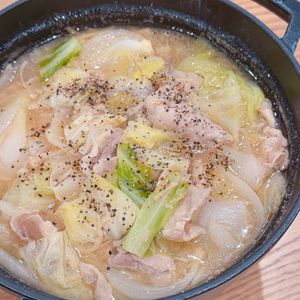 ミルクの作ってみた!投稿(にんにくと生姜の効いた豚こまキャベツの豚汁風鍋)