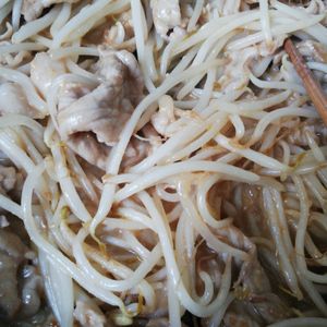 翔ママの作ってみた!投稿(行列の定食屋さんの🍚うま辛味噌ダレとろとろ豚もやし炒め🤩)