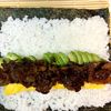 『恵方巻きにも!』キムチ乗せ牛アボカド太巻きの工程6