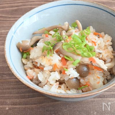 調味料は白だしだけ!ツナとしめじの炊き込みごはん