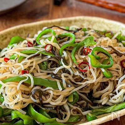 お弁当にもピッタリ《ピーマンとしらたきの塩昆布きんぴら》