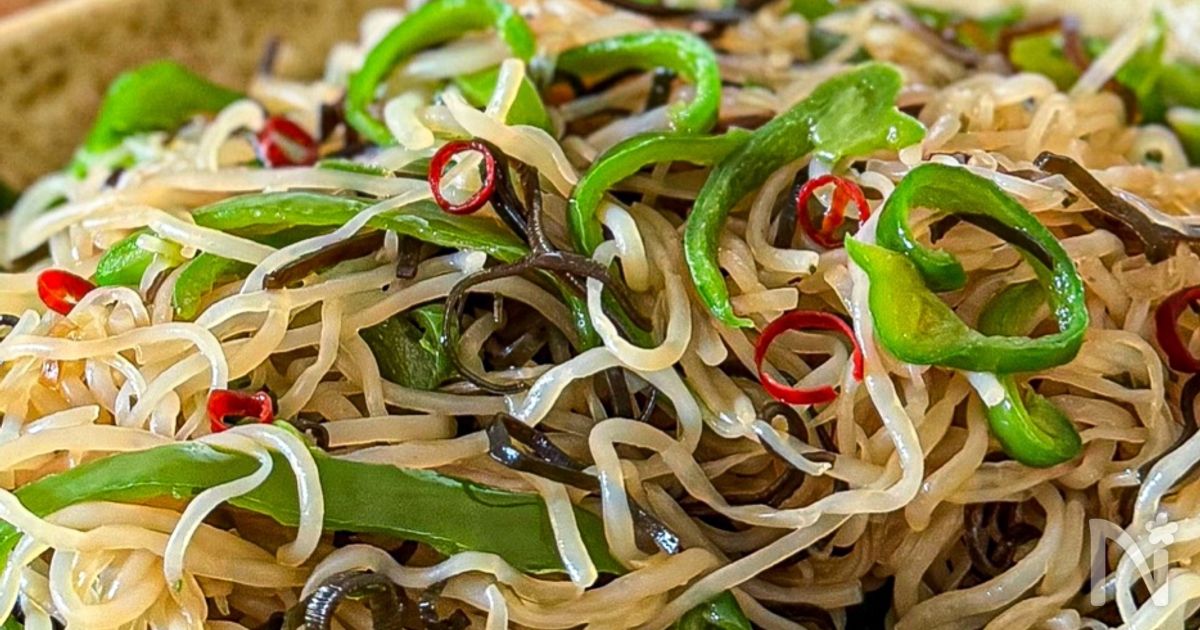 お弁当にもピッタリ《ピーマンとしらたきの塩昆布きんぴら》