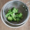 抱えて食べたい!ブロッコリーとゆで卵のマヨポン和風サラダの下準備