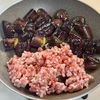 ごはんにのせたい！【なすと豚ひき肉の甘辛味噌炒め】の工程2