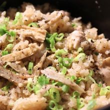 鶏もも肉とごぼうの炊き込みごはん