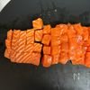 白だしで彩り鮮やか　サーモンとアボカドのポキ丼　の工程3