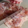 シンプルが１番美味しい♡【鶏と玉ねぎのレモン蒸し】の工程1
