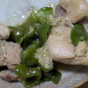 sherryの作ってみた!投稿(《鶏もも肉とピーマンのねぎ塩にんにく炒め》下味冷凍OK)