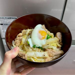 ケの作ってみた!投稿(パパッと作れる節約丼！『胸肉と白菜のすき焼き風どんぶり』)