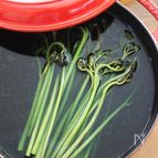 ストウブで蕨の灰汁抜き