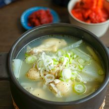 タッコムタン(鶏の煮込みスープ)韓国料理