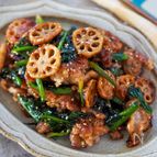 カリッと食感が楽しい【豚こまと蓮根の甘辛炒め】