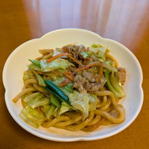 ゆきまる🐬🫧の作ってみた!投稿(【香ばし焼きうどん】ソースがしっかり絡んで絶品！)