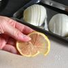 シンプルが１番美味しい♡【鶏と玉ねぎのレモン蒸し】の工程2