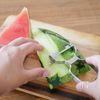 すいかの皮と豆腐の味噌汁の下準備