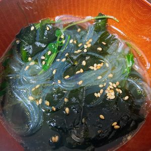 haru*の作ってみた!投稿(［わかめと豆苗のはるさめスープ］シンプルだけど美味しいスープ)