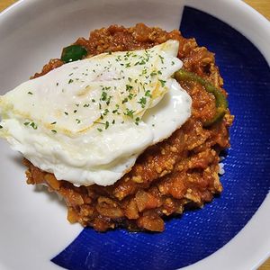 ナムディの作ってみた!投稿(【トマト缶で簡単に！】温玉のせ♡ドライカレー)