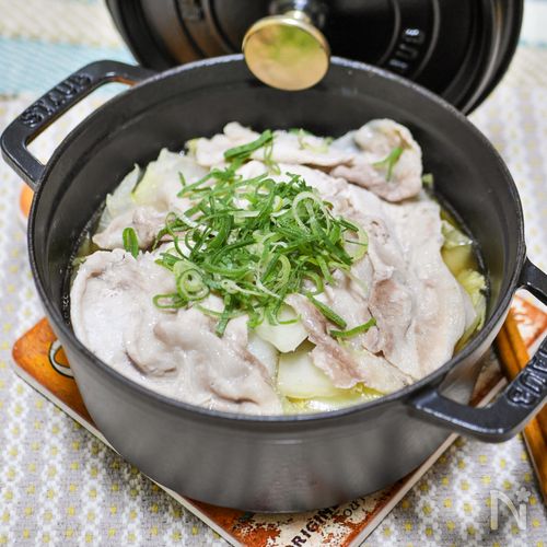ストウブ鍋で白菜と豚肉のコトコト煮