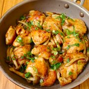 ワンパン10分！【鶏むね肉ときのこの生姜炒め】ご飯がすすむ♩