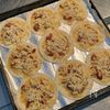 餃子の皮でパリパリおつまみ♡「アーモンドとチーズのピザ風」の工程2