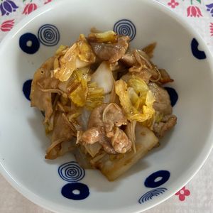 万福の作ってみた!投稿(行列の定食屋さんの🍚豚バラ白菜とえのきのバタポン炒め🤩)