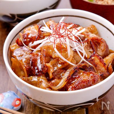 【がっつり豚カルビ丼】甘辛だれ×ご飯が幸せ♡隠し味はあれ！