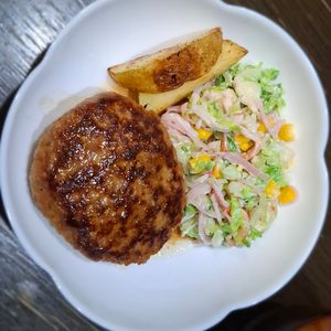 龍さん母ちゃんの作ってみた!投稿(肉好き男子の胃袋と肉汁も抱えて離さない【ジューシー豚バーグ】)