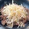 包丁いらず10分♪炒めるだけ◎【豚こま肉のニラもやし炒め】の工程2