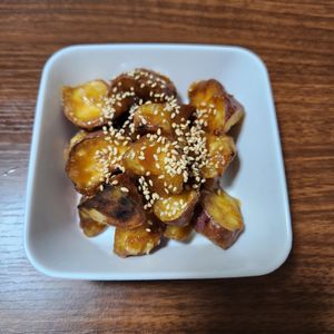 とももの作ってみた!投稿(止まらぬおいしさ♡さつまいもの甘だれ味噌ポテト【揚げ焼き】)